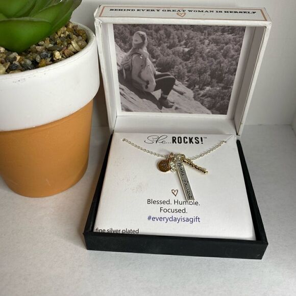 She rocks necklace  - Picture 1 of 1